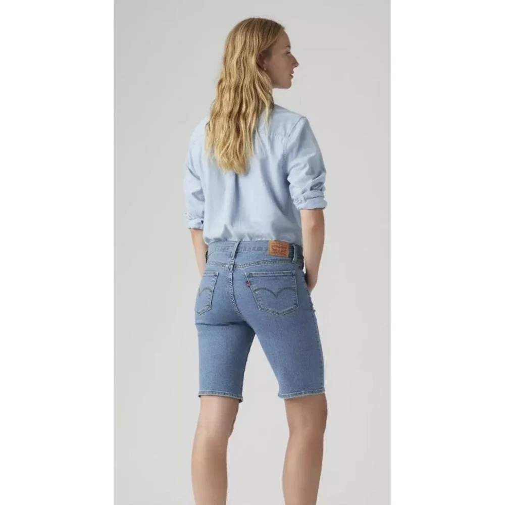 Women's Levi Strauss Classic Bermuda Shorts, Medium,‎ Size 28, Pre-Owned